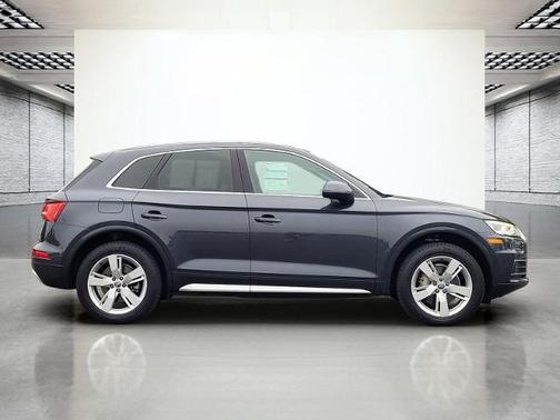 Manhattan Gray Metallic 2018 Audi Q5 2.0T QUATTRO TECH PREMIUM PLUS