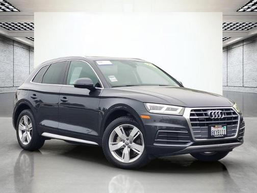 Manhattan Gray Metallic 2018 Audi Q5 2.0T QUATTRO TECH PREMIUM PLUS