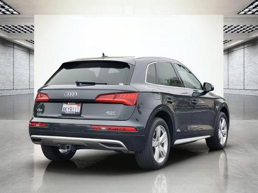 Manhattan Gray Metallic 2018 Audi Q5 2.0T QUATTRO TECH PREMIUM PLUS