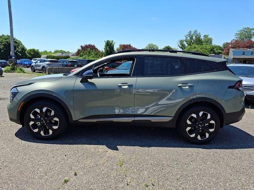 Jungle Green 2024 Kia Sportage X-Line
