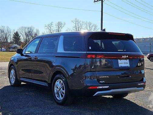 2023 Kia Carnival LX