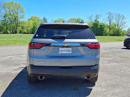 Sterling Gray Metallic 2023 Chevrolet Traverse LT Leather
