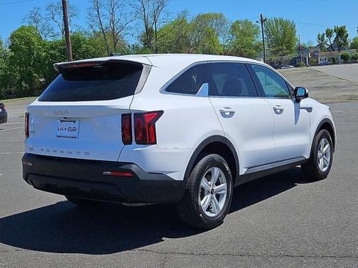 2022 Kia Sorento LX