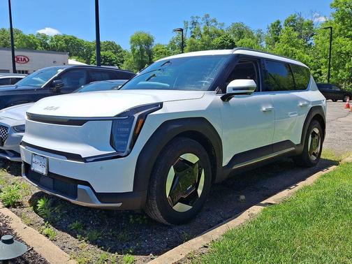 Snow White Pearl 2024 Kia EV9 Wind