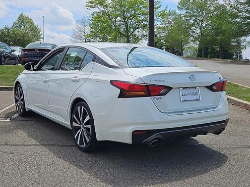 2021 Nissan Altima SR FWD