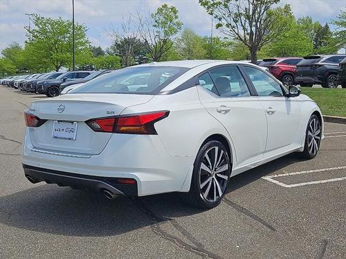 2021 Nissan Altima SR FWD