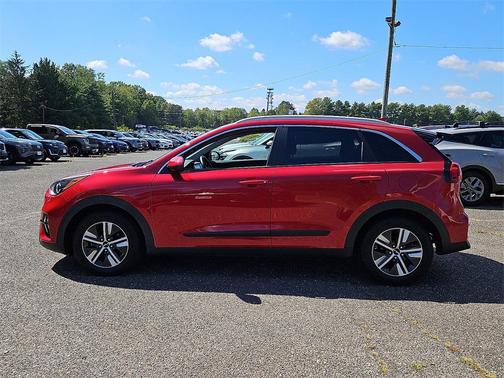 2022 Kia Niro LXS