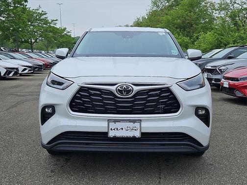 2022 Toyota Highlander LE