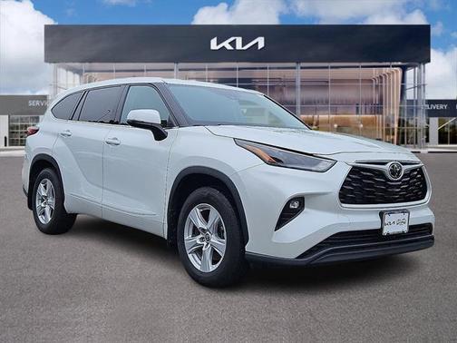 2022 Toyota Highlander LE
