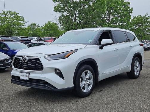 2022 Toyota Highlander LE