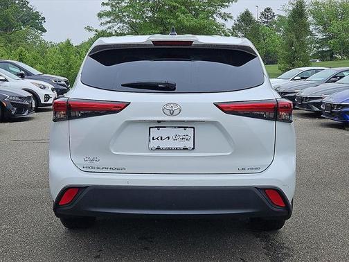 2022 Toyota Highlander LE
