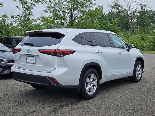 2022 Toyota Highlander LE