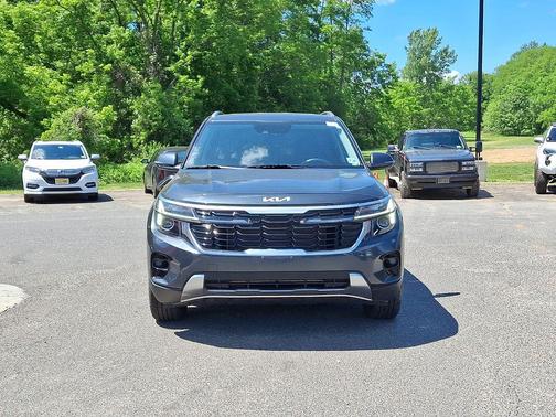 Gravity Gray 2024 Kia Seltos S