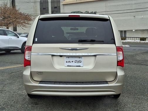 2012 Chrysler Town & Country Touring