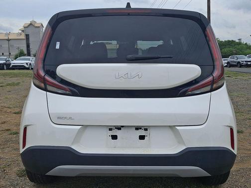 Snow White Pearl 2023 Kia Soul LX