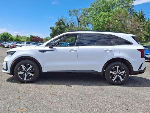 Glacial White Pearl 2022 Kia Sorento S