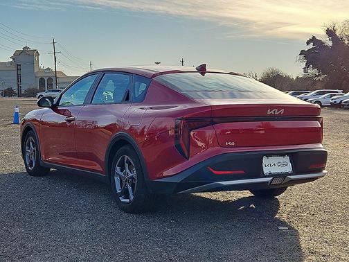 2025 Kia K4 LXS