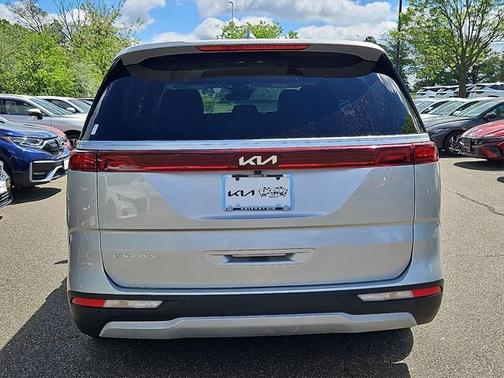 2023 Kia Carnival LX