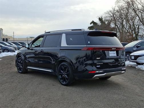 2023 Kia Carnival SX