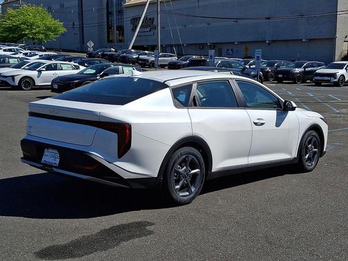 Snow White Pearl 2026 Kia K4 LXS