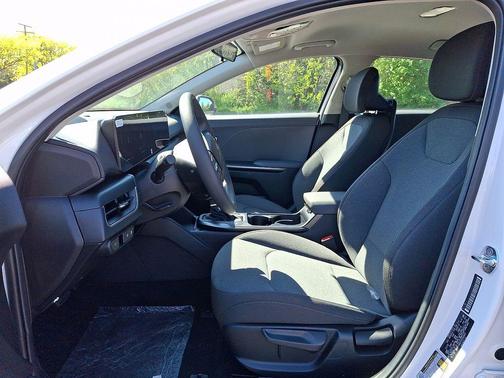 Snow White Pearl 2026 Kia K4 LXS