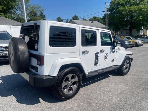 Bright White Clearcoat 2017 Jeep Wrangler Unlimited Sahara