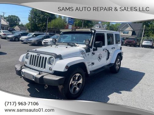 Bright White Clearcoat 2017 Jeep Wrangler Unlimited Sahara