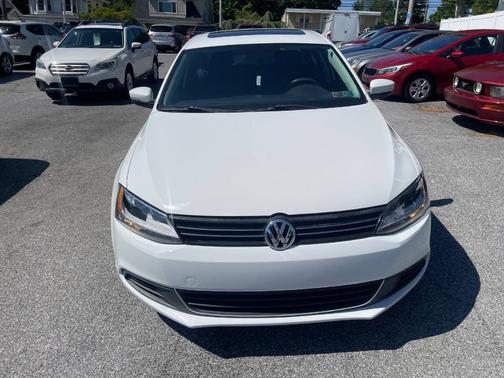 Candy White 2014 Volkswagen Jetta Auto SE