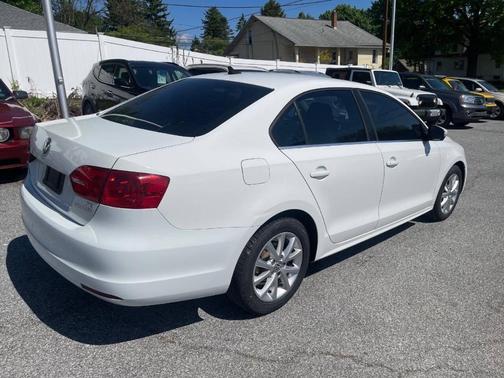 Candy White 2014 Volkswagen Jetta Auto SE