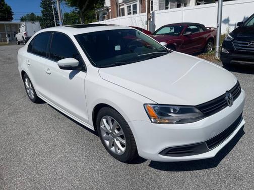 Candy White 2014 Volkswagen Jetta Auto SE