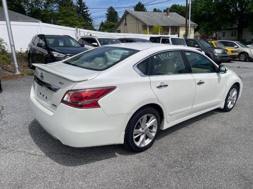 Pearl White 2013 Nissan Altima 2.5 SV