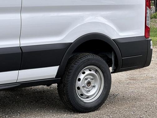 2025 Ford Transit-250 148 WB Medium Roof Cargo