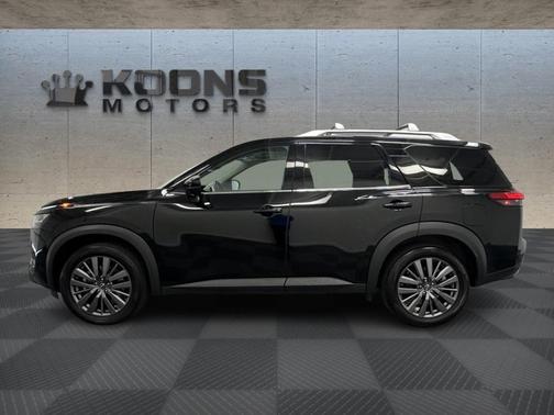 2023 Nissan Pathfinder SL