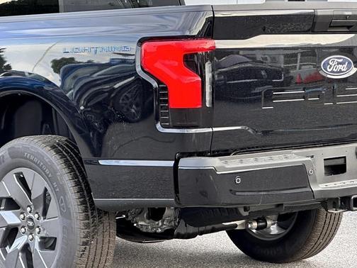 2025 Ford F-150 Lightning Flash
