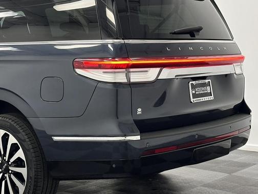 2022 Lincoln Navigator L Reserve