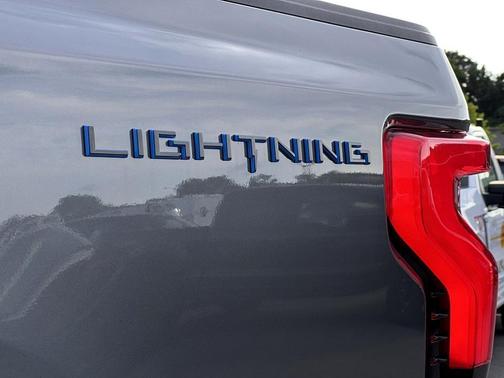 2025 Ford F-150 Lightning Flash