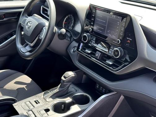 2022 Toyota Highlander L