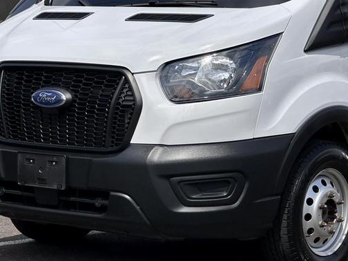2024 Ford Transit-250 148 WB Medium Roof Cargo