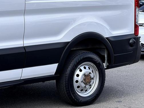 2024 Ford Transit-250 148 WB Medium Roof Cargo