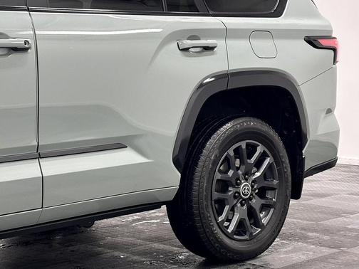2024 Toyota Sequoia Platinum