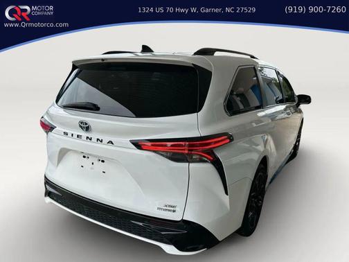 2021 Toyota Sienna XSE 7 Passenger
