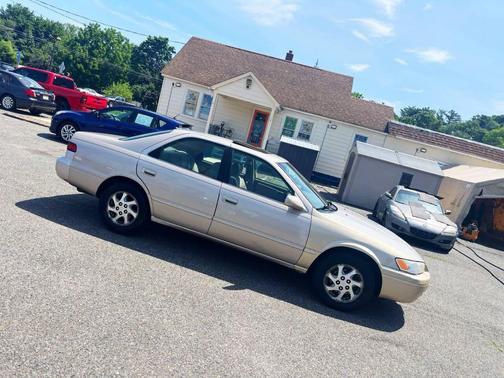 Tan 1998 Toyota Camry LE V6