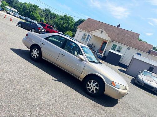 Tan 1998 Toyota Camry LE V6