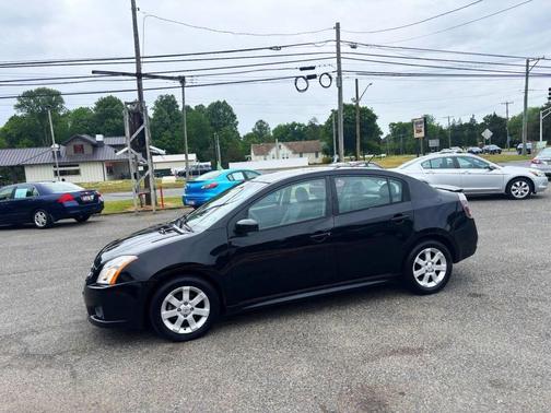 Black 2011 Nissan Sentra 2.0 SR