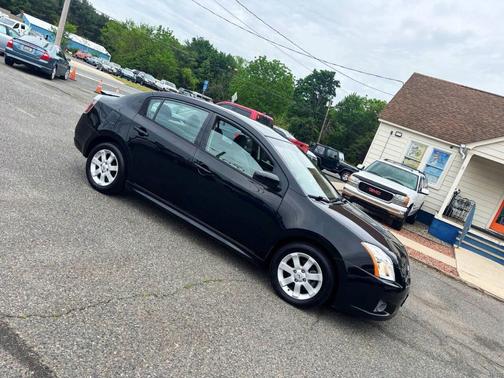 Black 2011 Nissan Sentra 2.0 SR