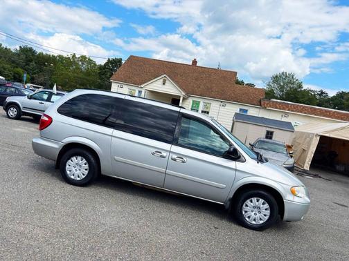 2005 Chrysler Town & Country Base