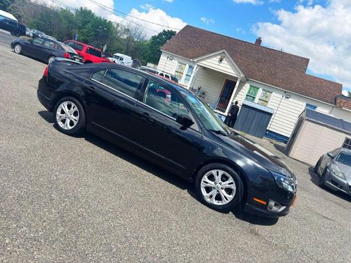 Black 2012 Ford Fusion SE