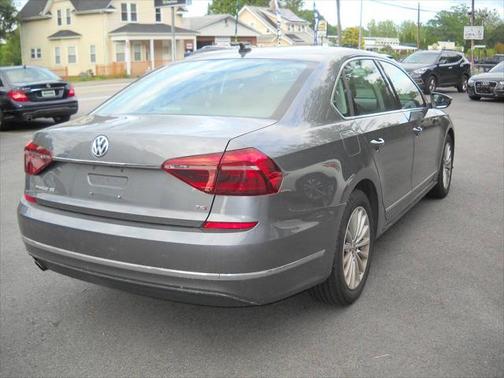 2017 Volkswagen Passat 1.8T SE
