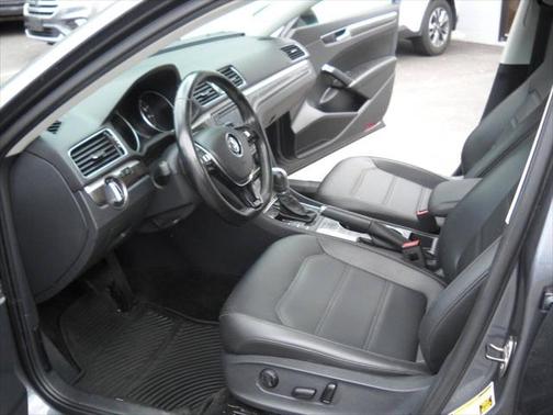 2017 Volkswagen Passat 1.8T SE
