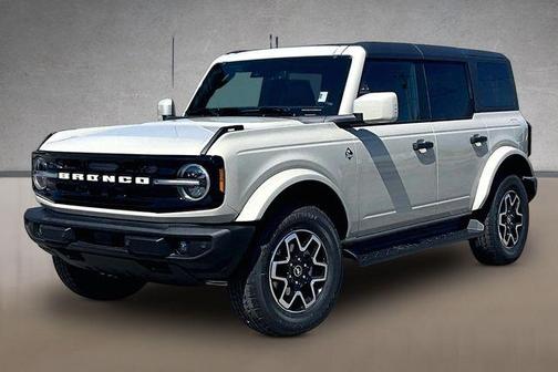 Desert Sand 2026 Ford Bronco Outer Banks